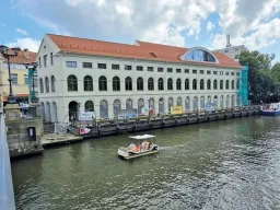 Das Salamanderhaus an der Börsenbrücke in Memel steht kurz vor der Vollendung.